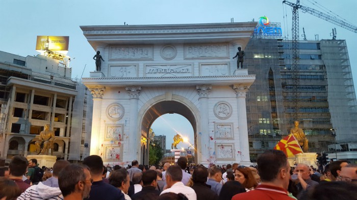 Порта Македонија обоена од протести